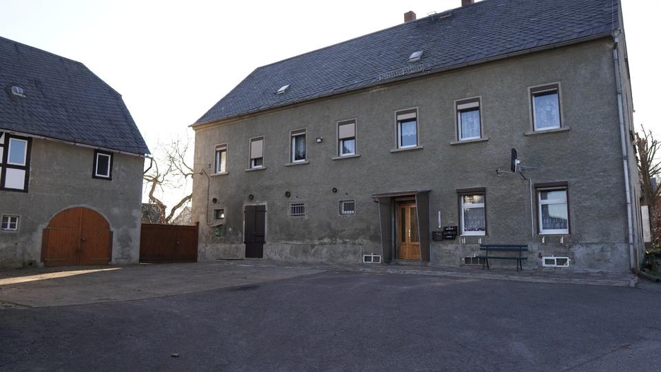 Thumbnail-Großzügiges Einfamilienhaus mit Nebengelass