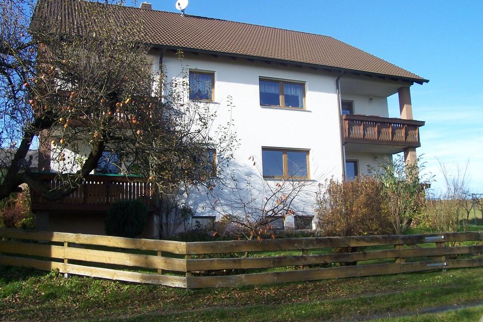 Thumbnail-Helle, freundliche OG-Wohnung in ländlicher Umgebung mit Balkon