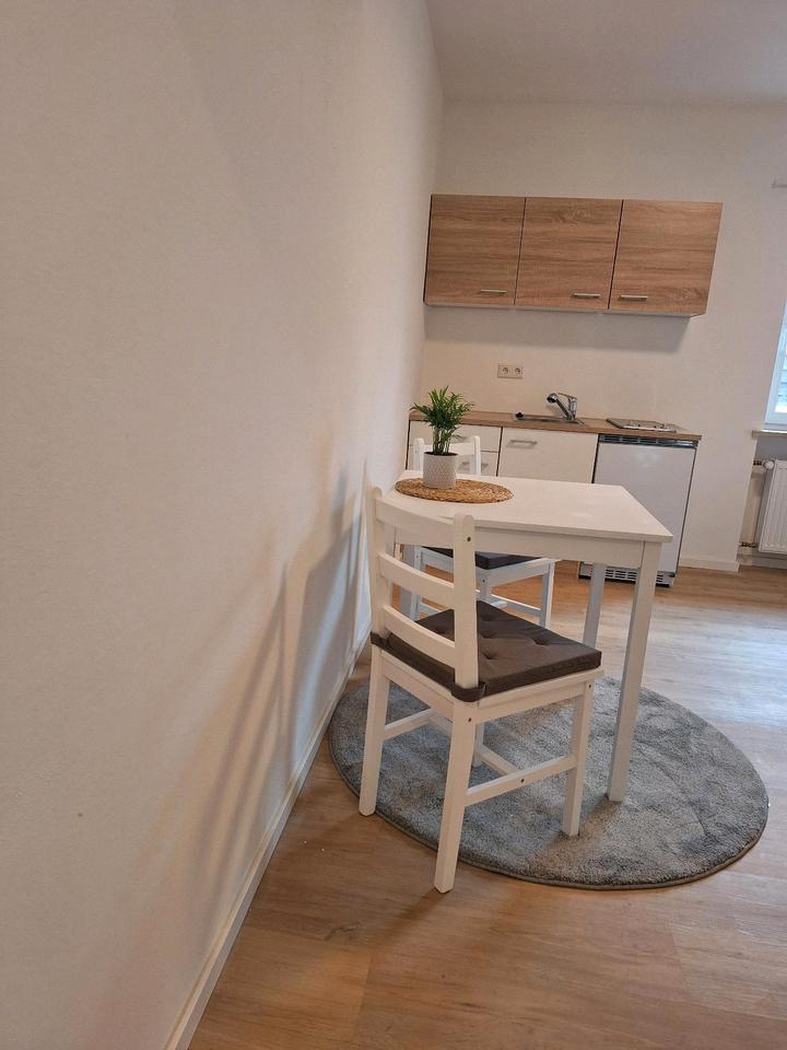 Thumbnail-Möbliertes Zimmer mit Gemeinschaftsbad