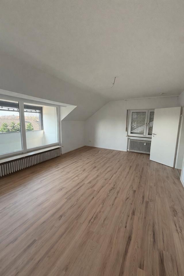 Thumbnail-Frisch renovierte 3-Zimmer-Dachgeschosswohnung mit Balkon