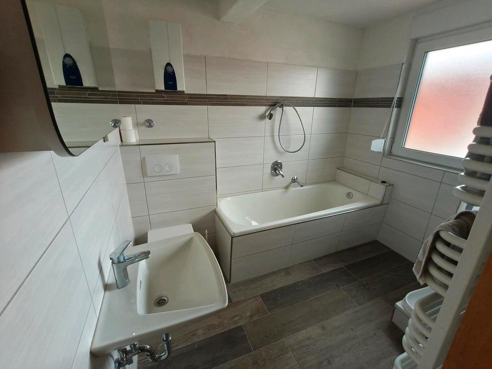 Thumbnail-4 Zimmerwohnung mit Küche und Bad in Alheim Heinebach