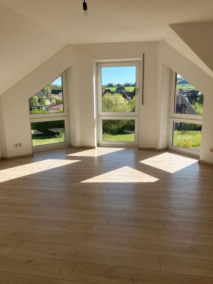 Thumbnail-Lügde- Rischenau sonnige 3-Zimmer Dachgeschoßwohnung 80 m²