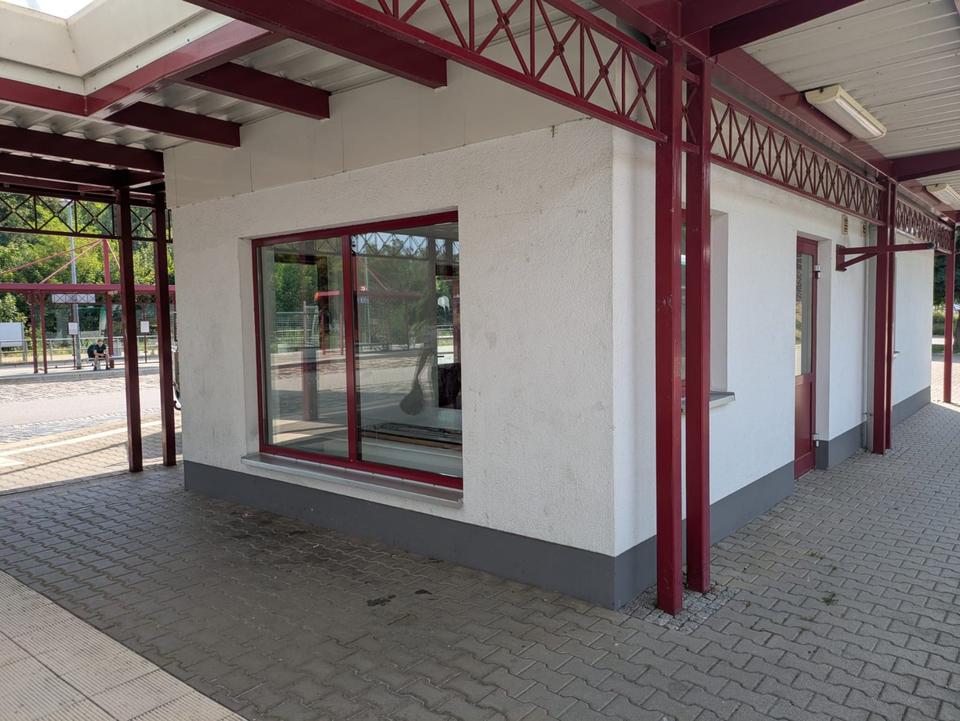 Thumbnail-Büro in stark frequentierter Lage, Präsentation, Werbefläche am Bahnhof
