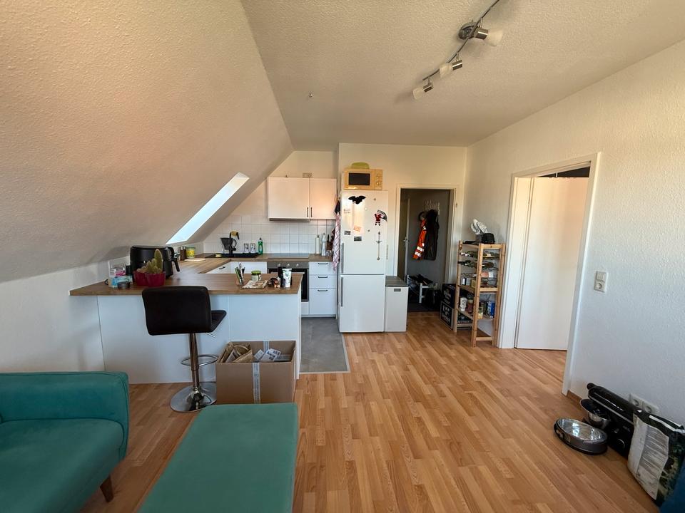 Thumbnail-Gemütliche 2-Zimmer-DG-Wohnung mit neuer EBK in Leipzig-Thekla