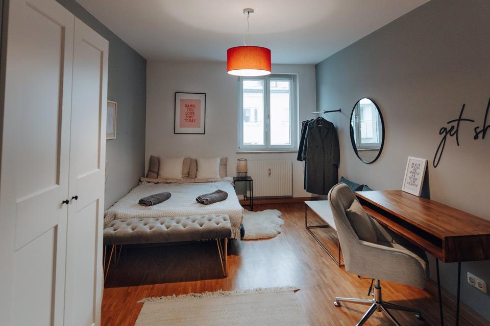 Thumbnail-Helles, stilvoll möbliertes 15 qm Zimmer, Maxvorstadt im Dezember
