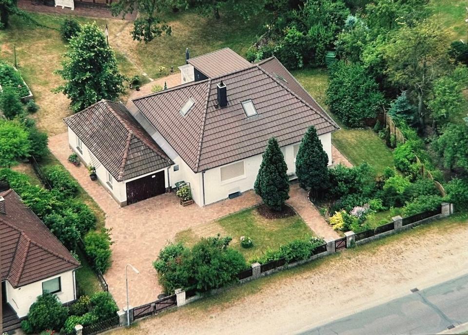 Thumbnail-Freistehendes Einfamilienhaus auf großem Grundstück im Zentrum v