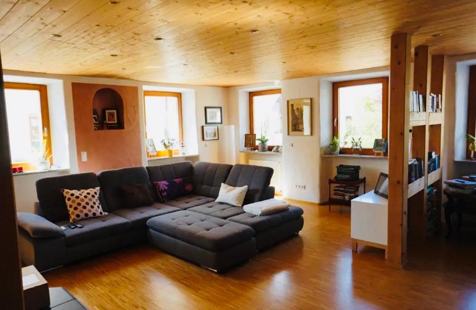 Thumbnail-5,5 Zi EG Wohnung mit Einbauküche, Garagen, Kachelofen