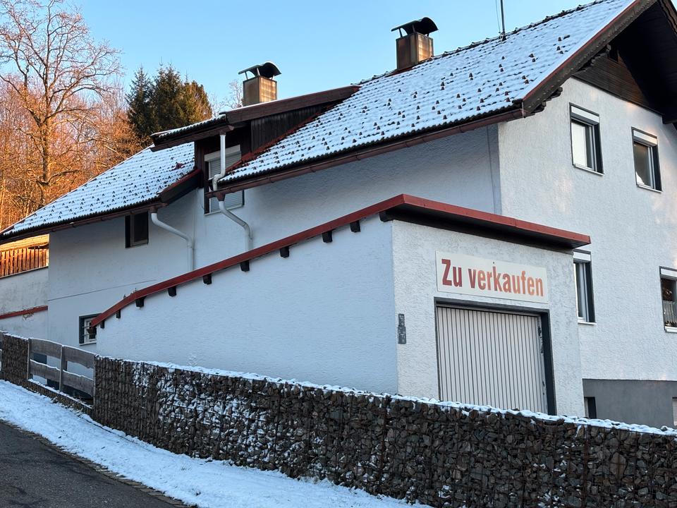 Thumbnail-Terrasse- Drei Garagen- Vier Stellplätze- Haus