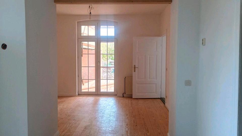 Thumbnail-Altbauwohnung, 2 Zimmer, 57 m² mit Zuganbindung nach Hamburg
