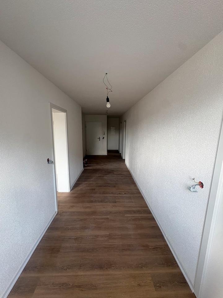 Thumbnail-Frisch renovierte 3-Zimmer-Wohnung mit 94 m2 zu vermieten