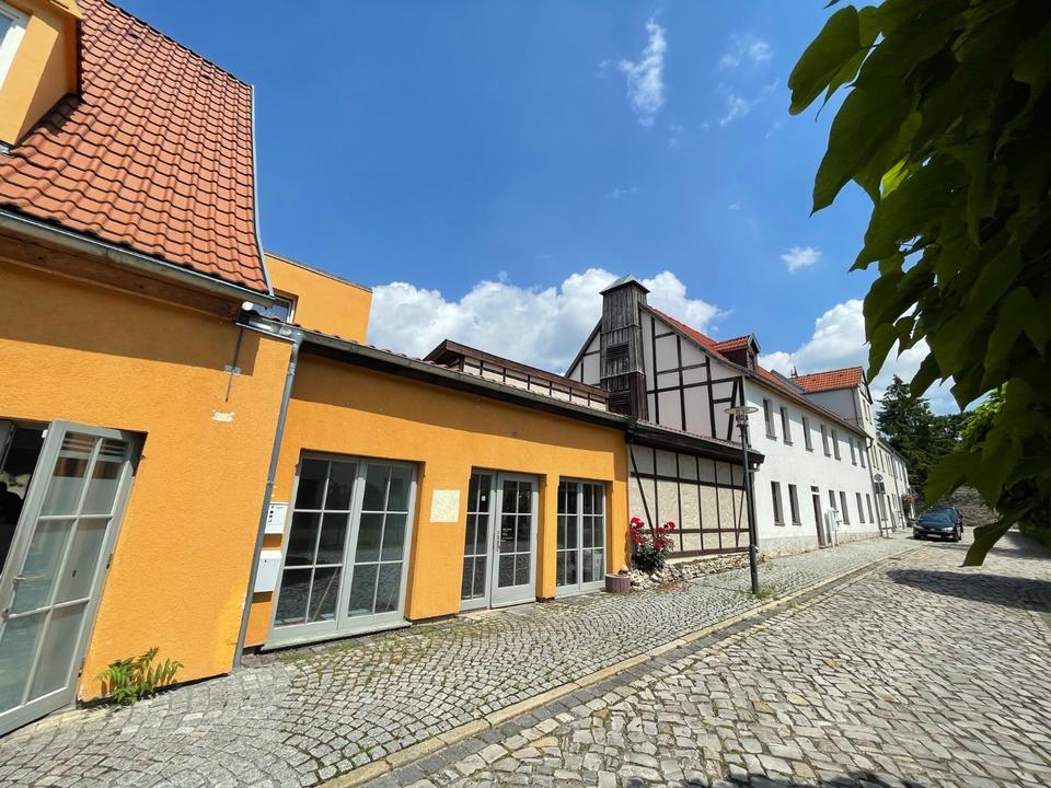Thumbnail-Chamante 2 Zimmer Dachgeschosswohnung am Theaterplatz