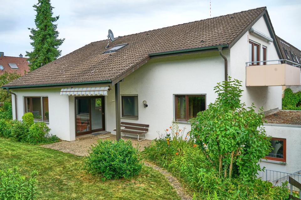 Thumbnail-provisionsfrei - gepflegtes, massives Mehrgenerationenhaus