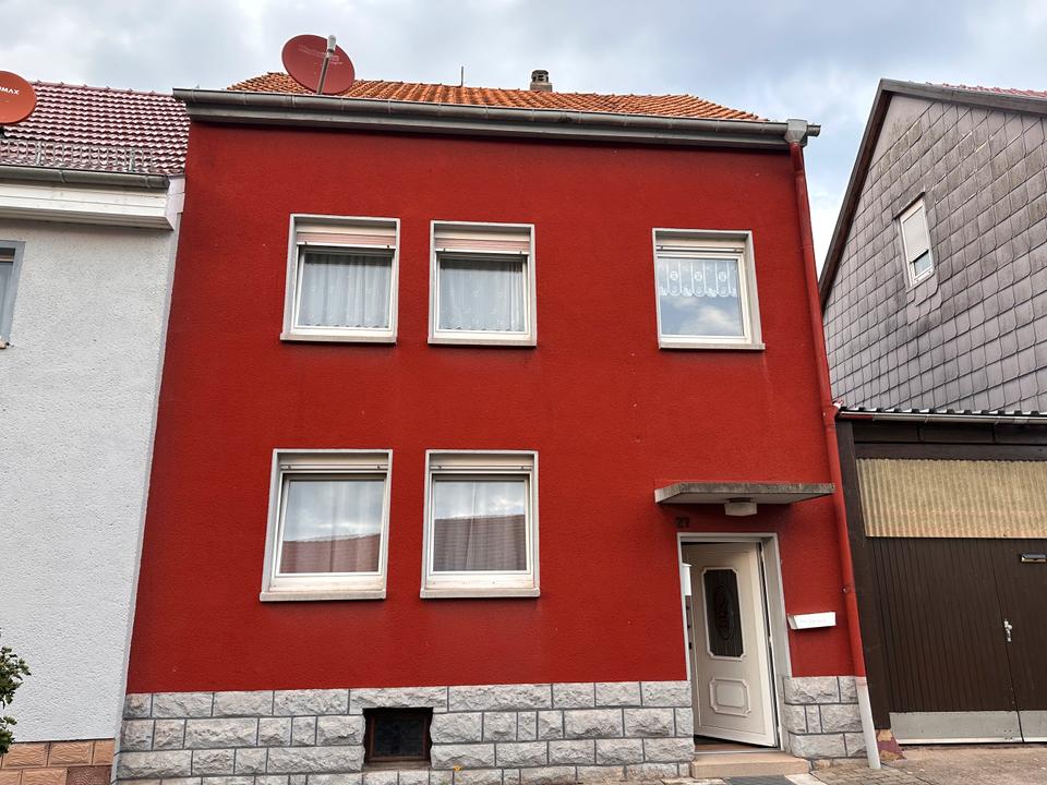 Thumbnail-Schönes Haus mit großer Scheune,Werkstatt und Garagen.