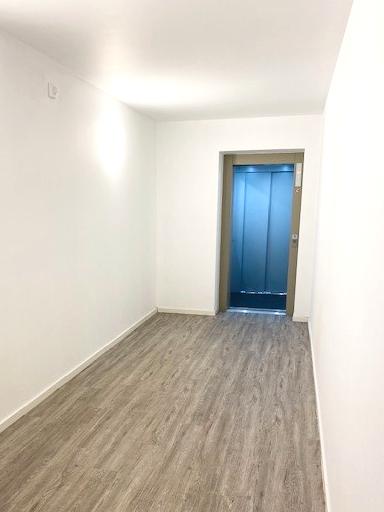 Thumbnail-2,5-Raum Wohnung mit Aufzug und Balkon in grüner Wohngegend zu vermieten