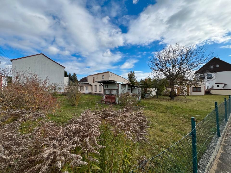 Thumbnail-Grundstück mit baufälligem Haus, nahe dem Elberadweg