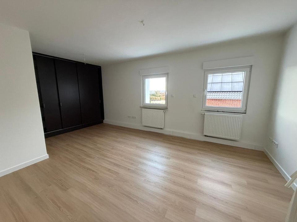 Thumbnail-Großzügige Obergeschoss-Wohnung (4 Zimmer) mit Blick aufs Grüne