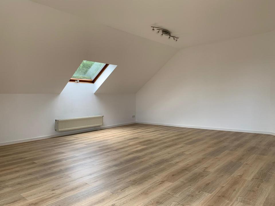 Thumbnail-Helle und moderne 3 Zimmer Dachgeschosswohnung
