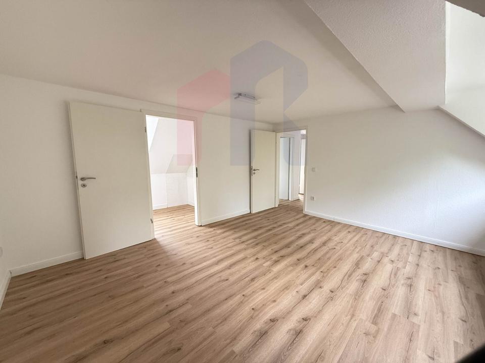 Thumbnail-Hochwertig modernisierte 2,5-Zimmer-Dachgeschosswohnung in Duisbu