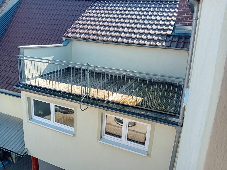 Thumbnail-Einfamilienhaus mit großem Balkon und Kfz Stellplatz zu vermieten