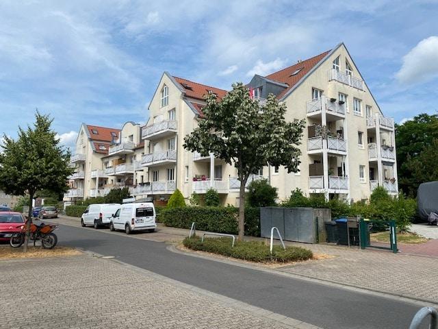 Thumbnail-ab 15.05. * Helle 2 Zi.-Whg. im DG mit EBK, Balkon, Laminat, Bad mit Wanne, Tiefgarage *