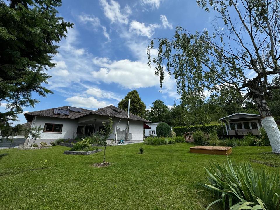 Thumbnail-Stilvoll modernisierter Winkelbungalow mit parkähnlicher Gartenan