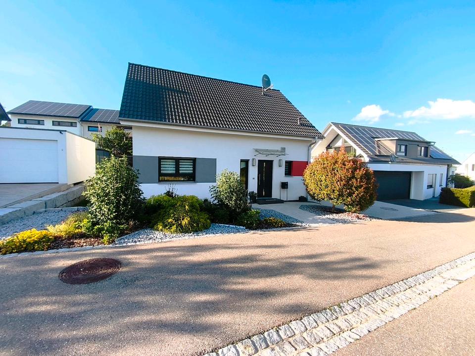 Thumbnail-freistehendes Einfamilienhaus aus 2020 mit Doppelgarage KfW 55