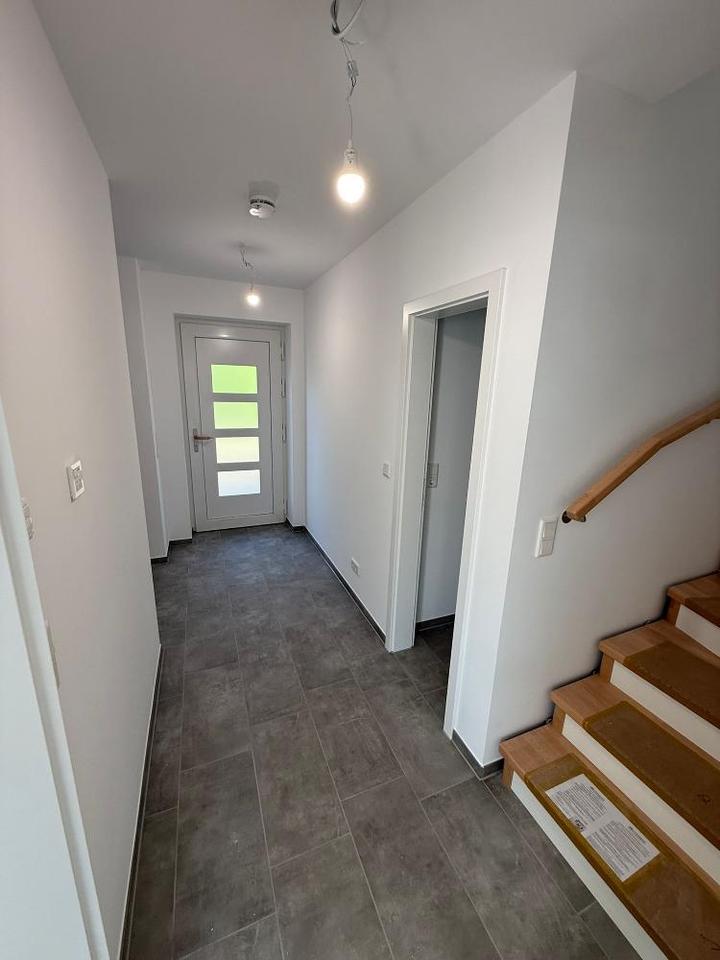 Thumbnail-Neubau-Doppelhaushälfte mit Stil und Raum