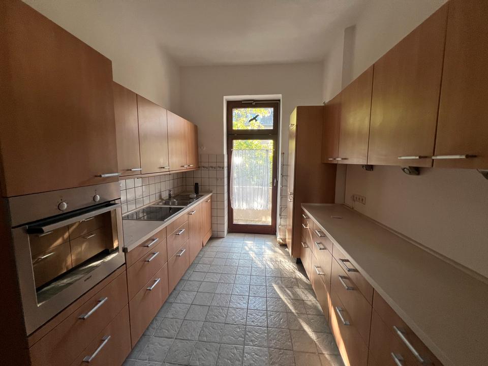 Thumbnail-Großzügige 4,5-Raum Wohnung mit Einbauküche und Balkon in Duisburg-Dellviertel