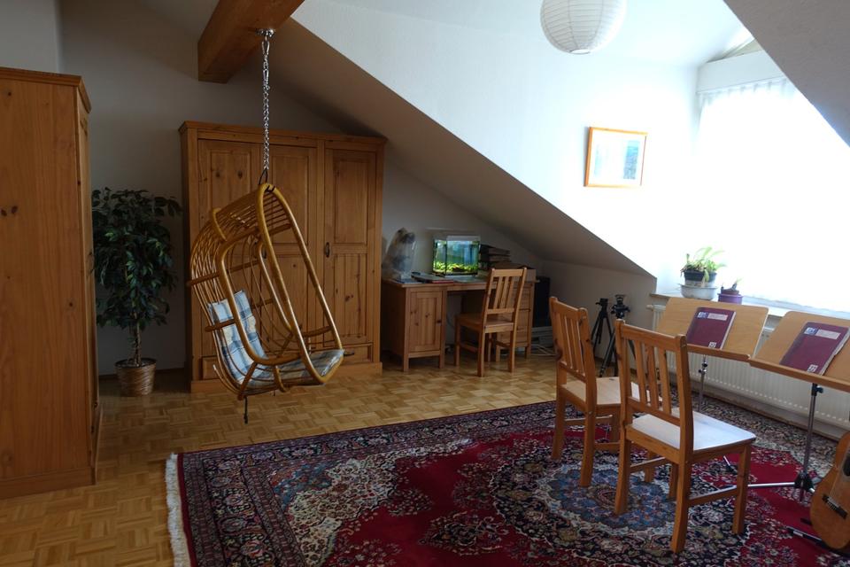 Thumbnail-1 Zi-Wohnung, komplettes Dachgeschoss, mit Bad, zur Untermiete