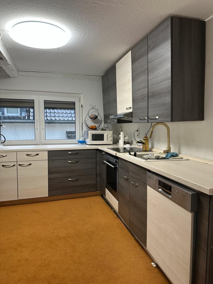 Thumbnail-Attrnativer, möbliertes Haus mit fünf Zimmern