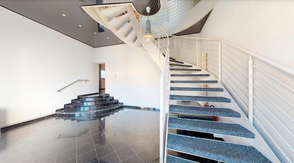 Thumbnail-Homeoffice: Großes, repräsentatives Büro mit Wohnmöglichkeit auf 4 Ebenen in Pfungstadt zu vermieten