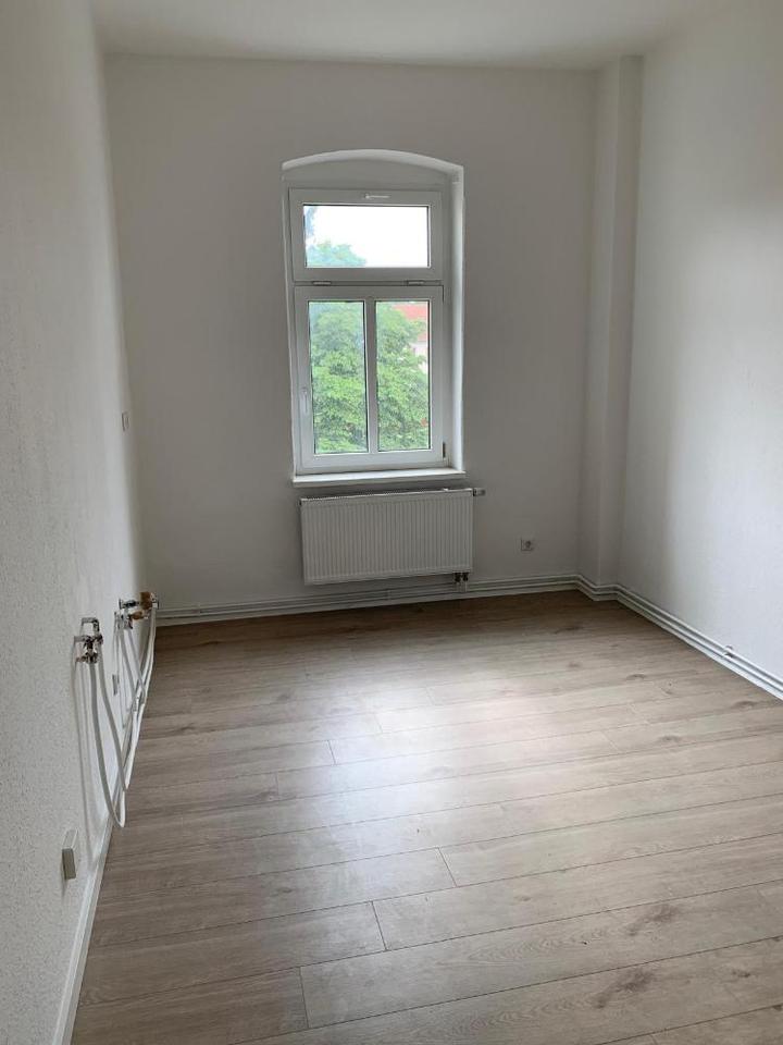 Thumbnail-2 Raum Wohnung in ruhiger Lage 2. OG rechts mit Balkon