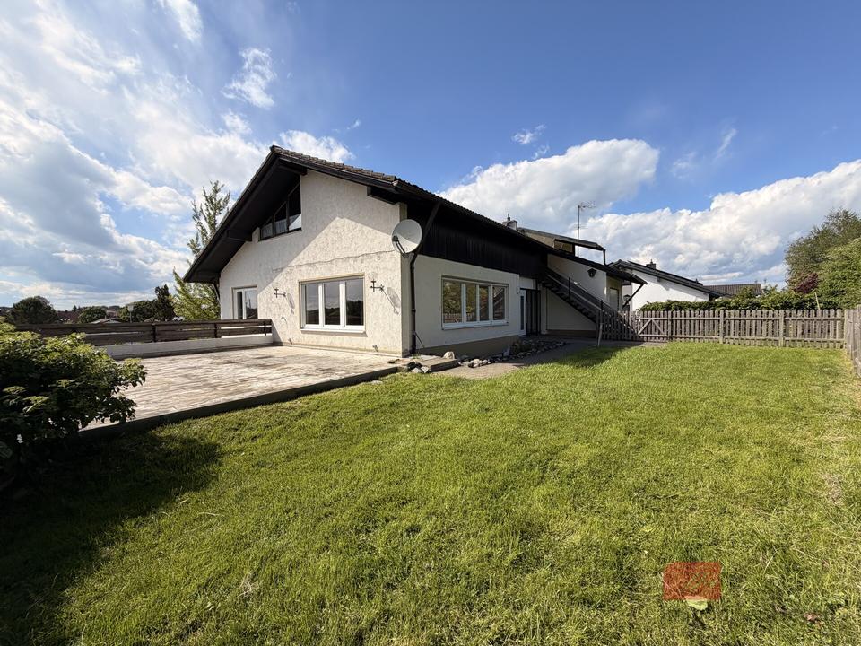 Thumbnail-Großzügige 3-Zimmer-Wohnung mit Garten und Garage