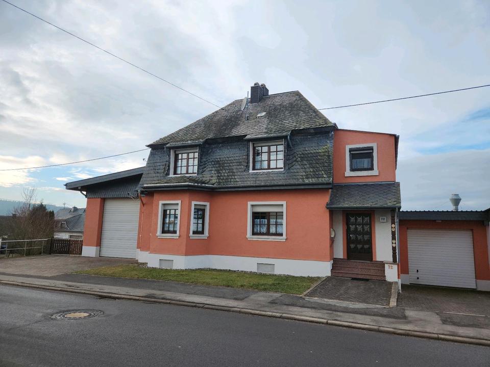 Thumbnail-Ein-Zweifamilienhaus mit großem Grundstück – viel Potenzial