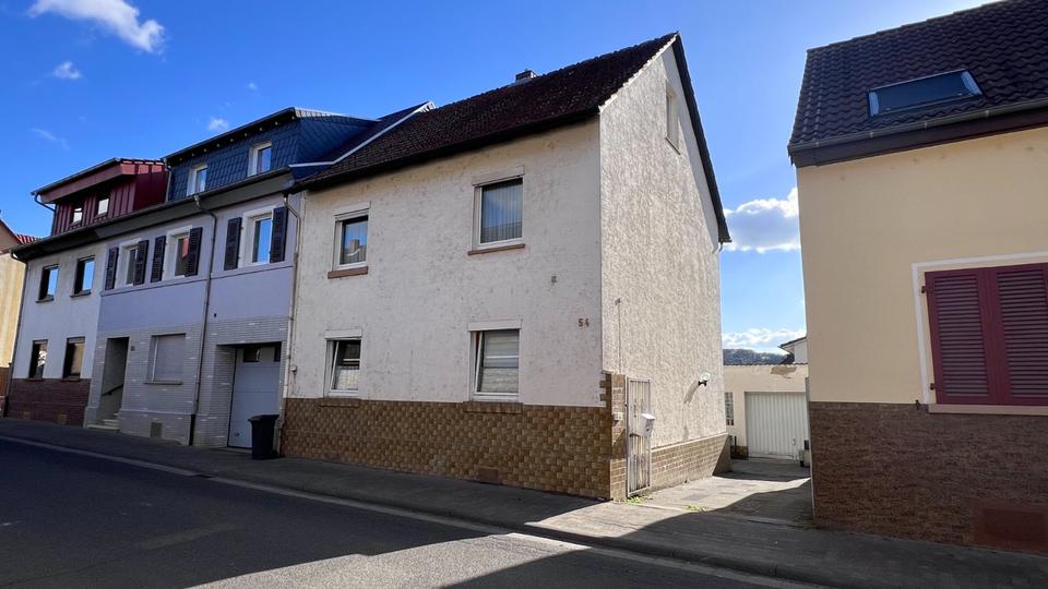 Thumbnail-Charmantes Einfamilienhaus mit Dachterrasse, Garage & Potenzial