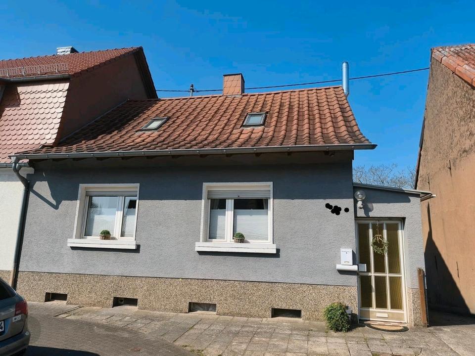 Thumbnail-Einfamilienhaus, einseitig angebaut mit tollem Garten