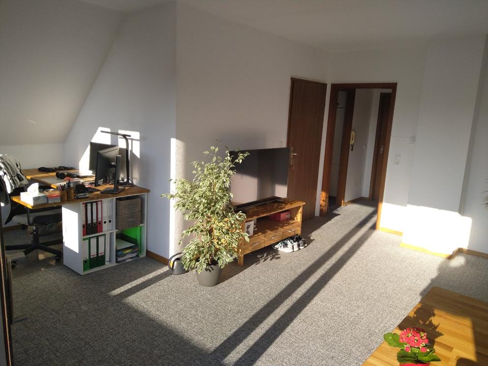 Thumbnail-Helle Dachgeschosswohnung (54 m²) mit Balkon & Einbauküche in ruh