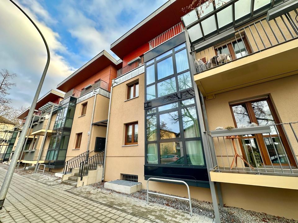 Thumbnail-Bezugsbereit: Lichtdurchflutete, barrierearme 4-Zimmer-Wohnung mit Stil auf ca. 87 m² – Aufzug, Balkon, hohe Decken, Tiefgarage, energieeffizient!