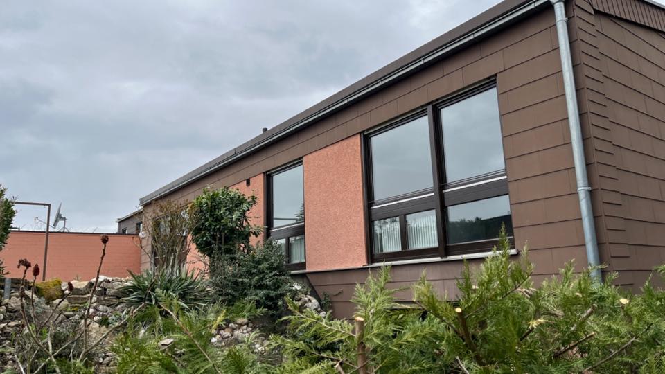 Thumbnail-Freistehender Bungalow mit 2 Appartements (provisionsfrei)