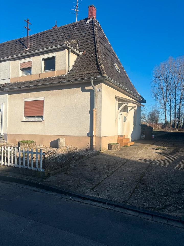 Thumbnail-Reihenendhaus mit großem Grundstück