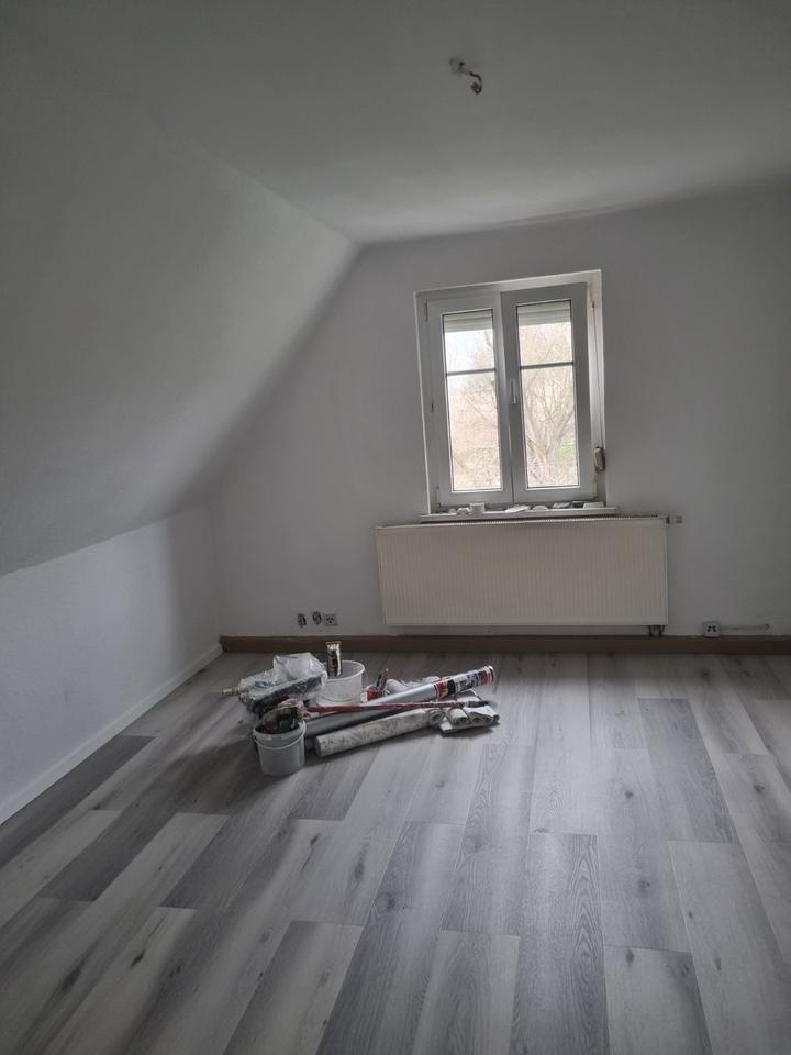 Thumbnail-Dachgeschosswohnung in ruhiger Wohnlage, Warmmiete 430€
