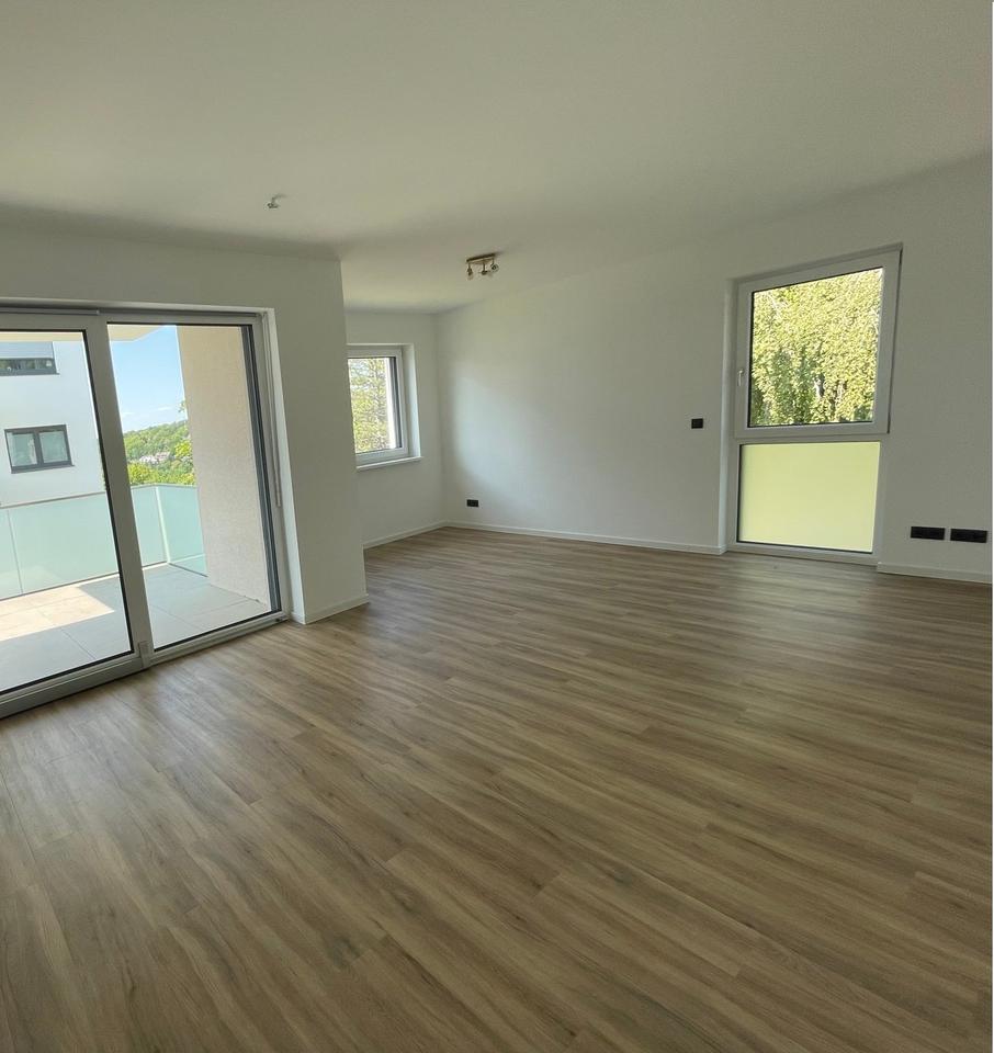 Thumbnail-3-Zimmer-Wohnung mit Balkon und Tiefgaragenstellplatz