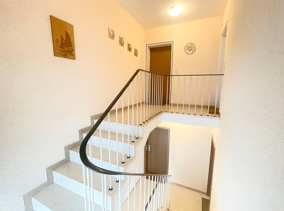 Thumbnail-Maisonette Wohn-Teil möbliert -3 ZKB. 84 qm- Balkon. Neu renovier