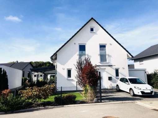 Thumbnail-Freistehendes EFH mit Garten und Pool