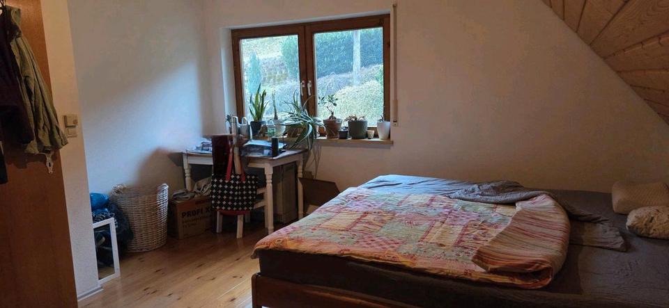 Thumbnail-großes Zimmer in geräumiger Wohngemeinschaft