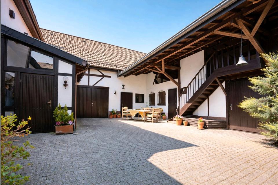 Thumbnail-12,7% Rendite! Hofanwesen mit 700m² + 4 Einheiten + Potenzial