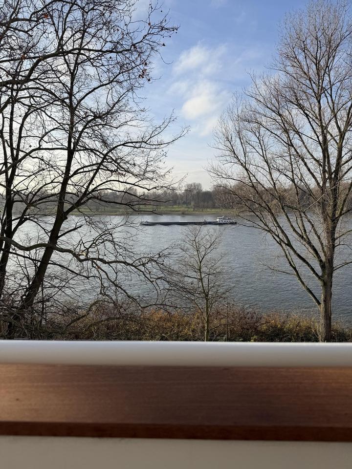 Thumbnail-Wohnen direkt am Rhein mit Blick auf den Dom. Stilvolle 70 m² Designwohnung in Köln-Mülheim