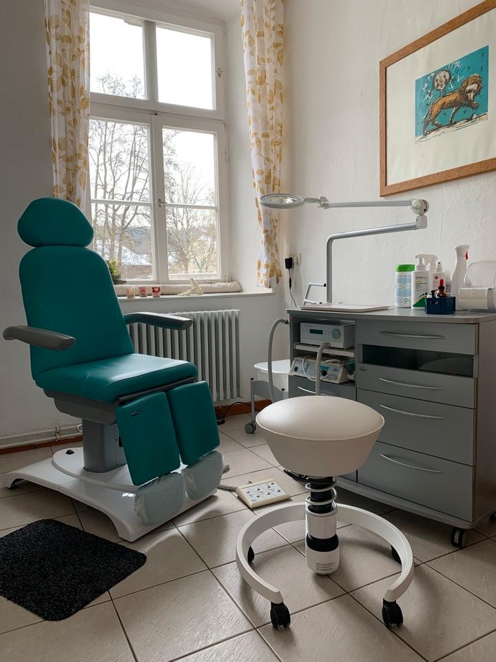 Thumbnail-Geschäftsübernahme - Etablierte Podologie- und Fußpflegepraxis