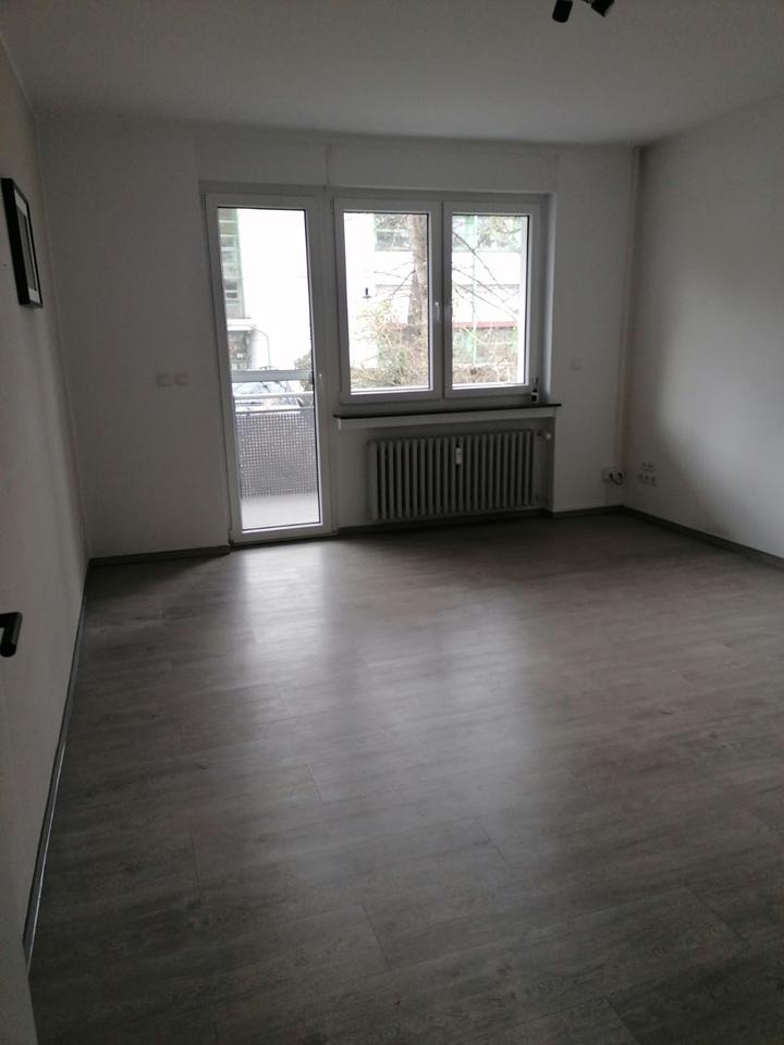 Thumbnail-Sehr schöne 3 Zimmer Wohnung mi großem Balkon und Terrasse im EG