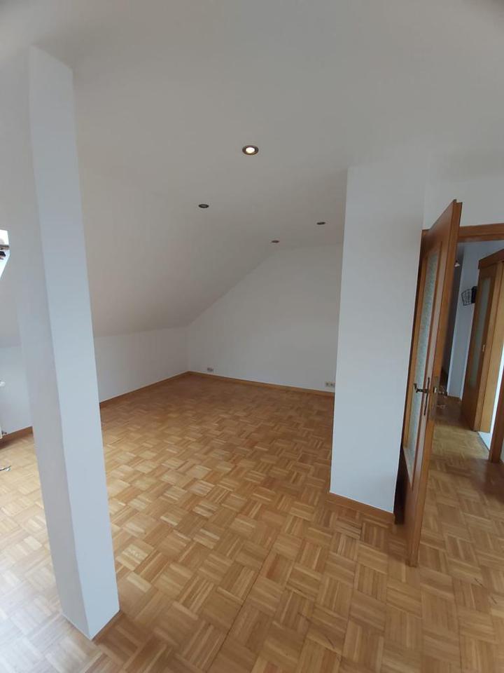 Thumbnail-2-Zi. DG-Wohnung - Besichtigung 4. April 17:00 Uhr